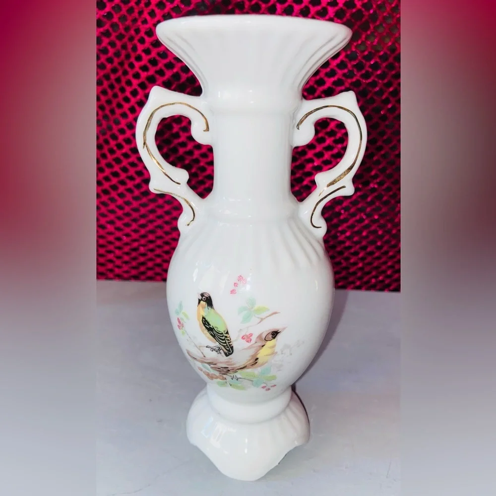 Pretty Bird Vase- Definitely Vintage, Hand Painted w/Gold Gilding & Parakeet’s🎄